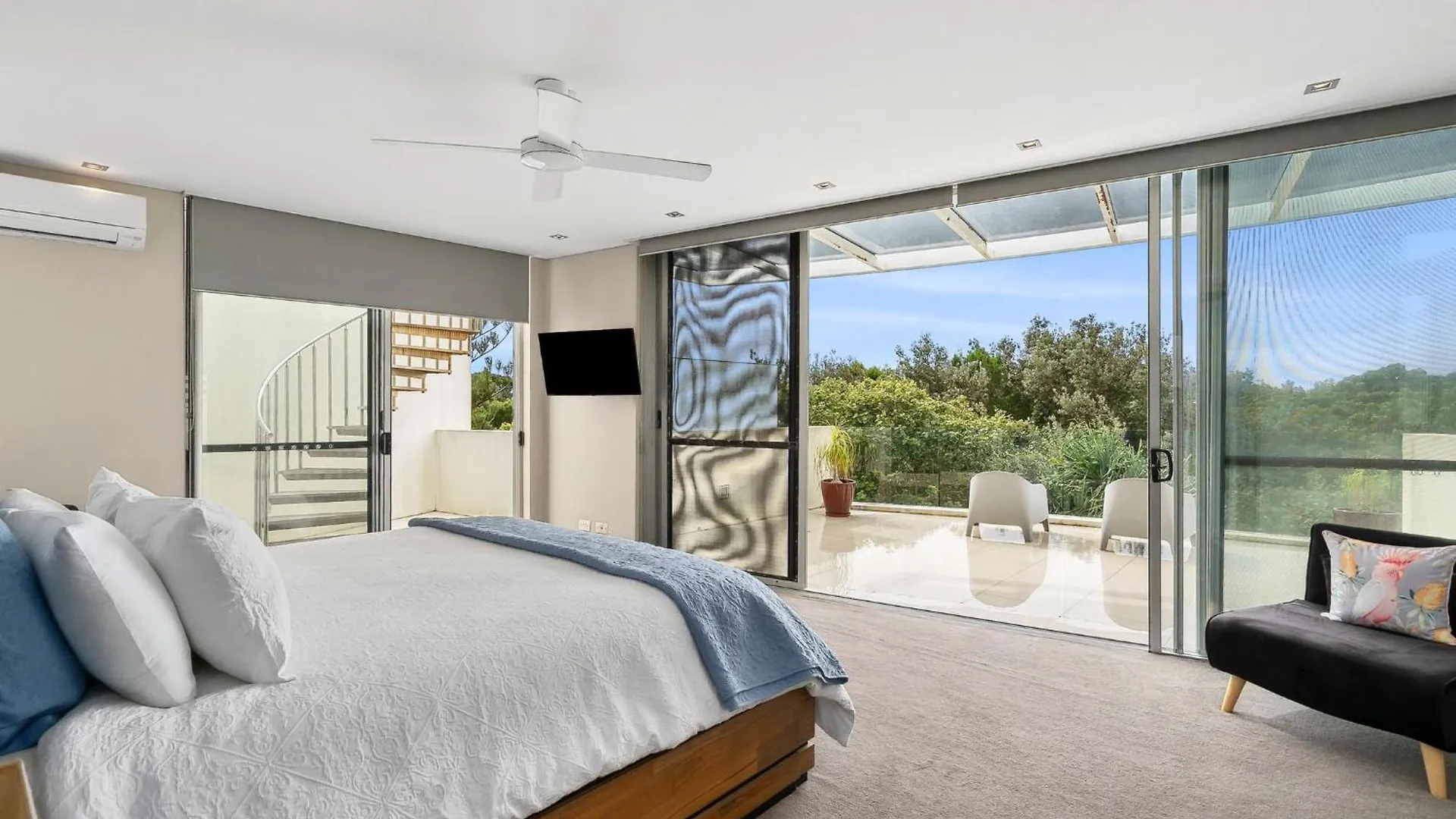 Pandanus Beach House - Direct Beach Access マークーラ 別荘