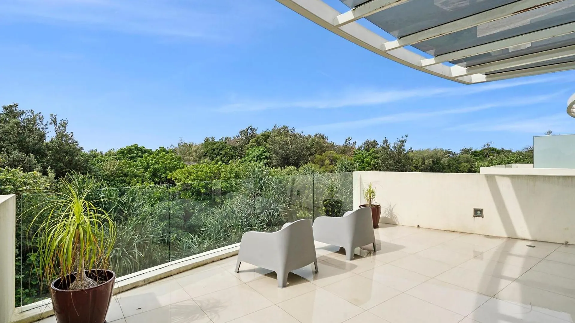 Pandanus Beach House - Direct Beach Access マークーラ